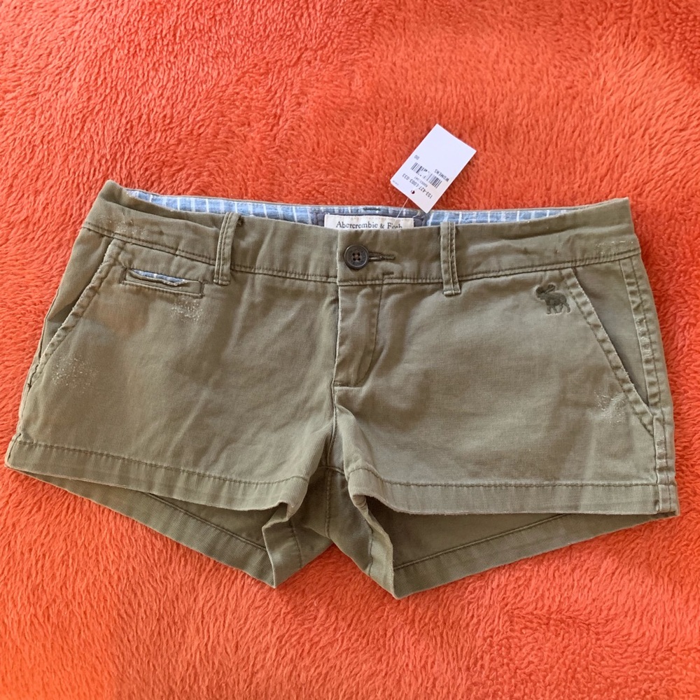 ABERCROMBIE & FITCH OLIVE SHORTS - 00